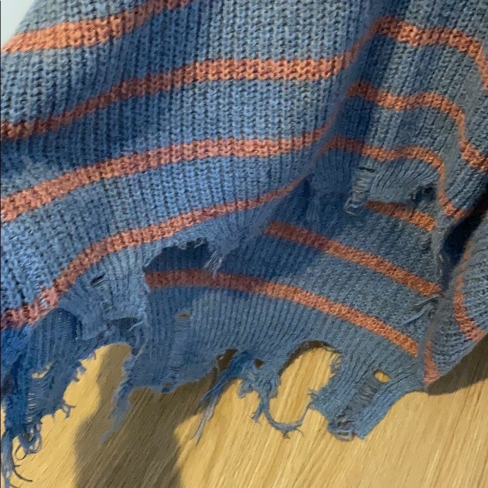 Distressed sweater - Picture 2 of 3